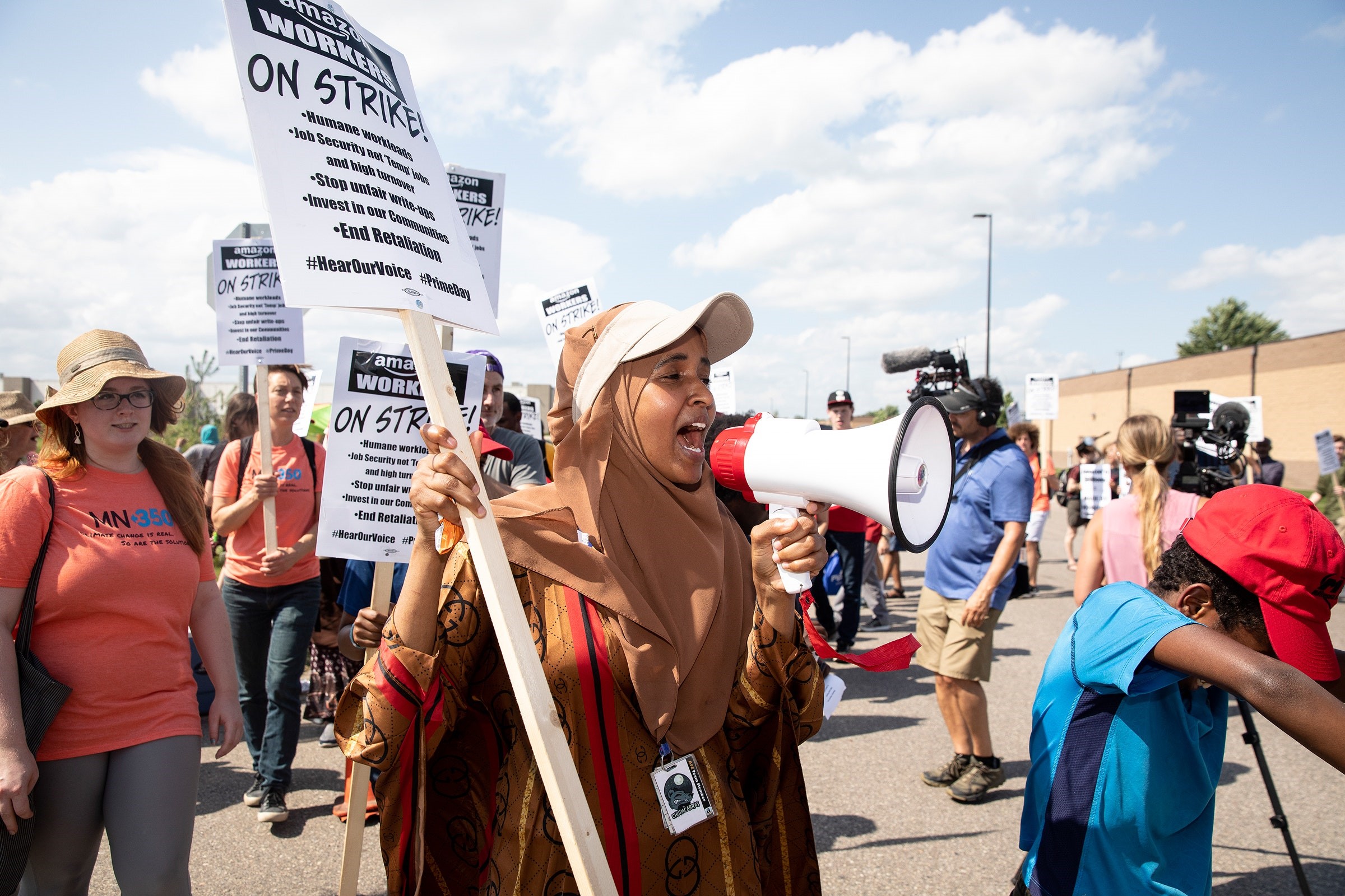 Researchers utilize Tomlanovich-Dimond Fund to empower Somali Muslim women fighting against Amazon